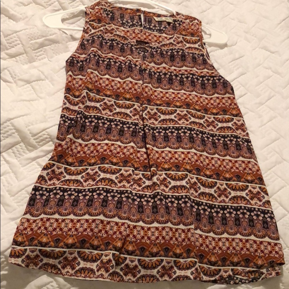Multi colored sleeveless top.